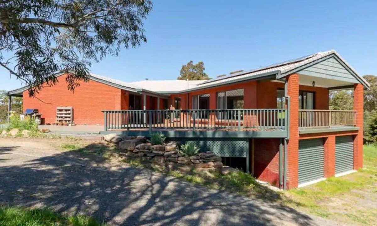 Talunga House | Rural Escape, Open Fire, WiFi & Scenic Views