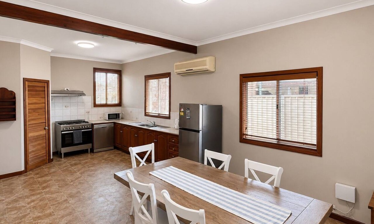 West Busselton House | Rustic Charm with room for the Boat