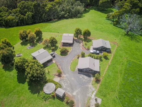 Penguin Bed & Breakfast | Rustic Hut Bush Retreat