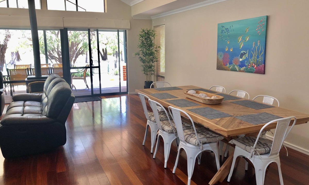 Dunsborough House | Salt & Peppies - across from beach, wi-fi