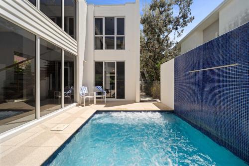 Twin Waters House | Saltbreeze - Laidback Poolside Living