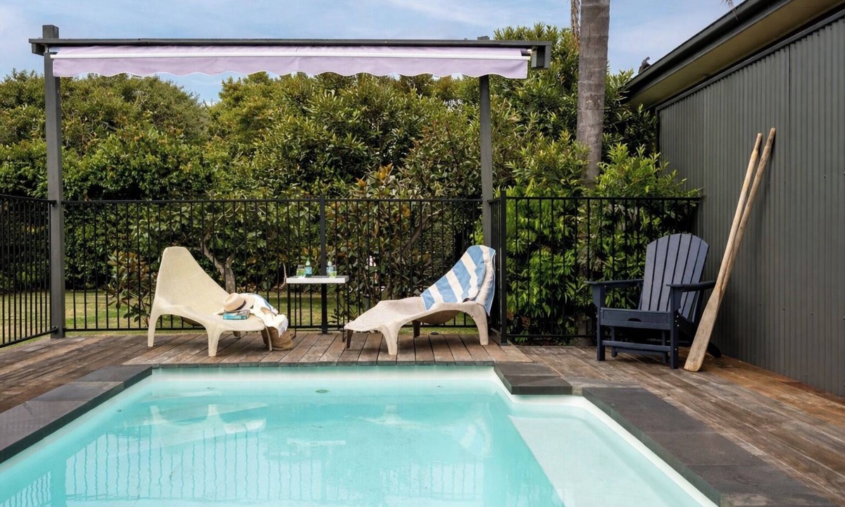 Dromana House | Salty Breeze on Graeme - 4pm check out Sundays*