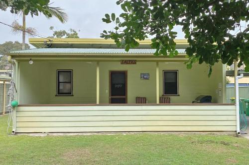 Amity Point House | Saltys Amity Point
