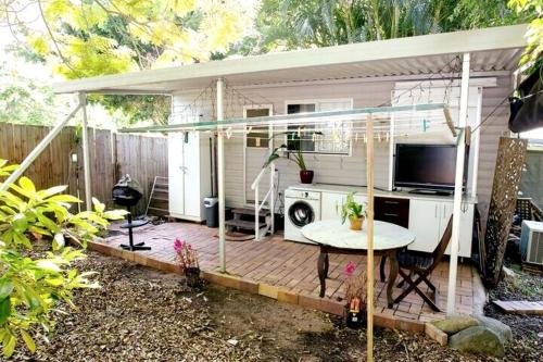 Samford Valley Apartment | Samford Village One Bed Cabin