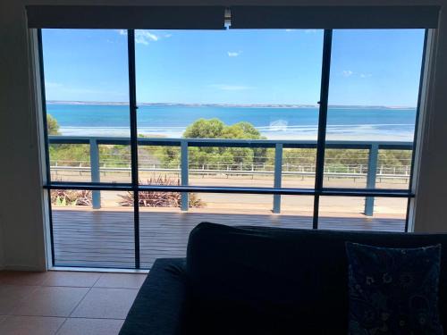 Kingscote House | Sandcastle - A Esplanade Place, Stunning Views