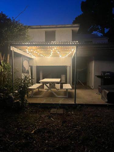 Bongaree House | Sandown Beachside Cottage