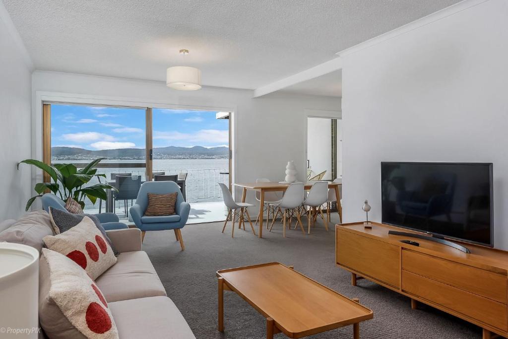 Sandy Bay Apartment | Sandy Bay Waterfront