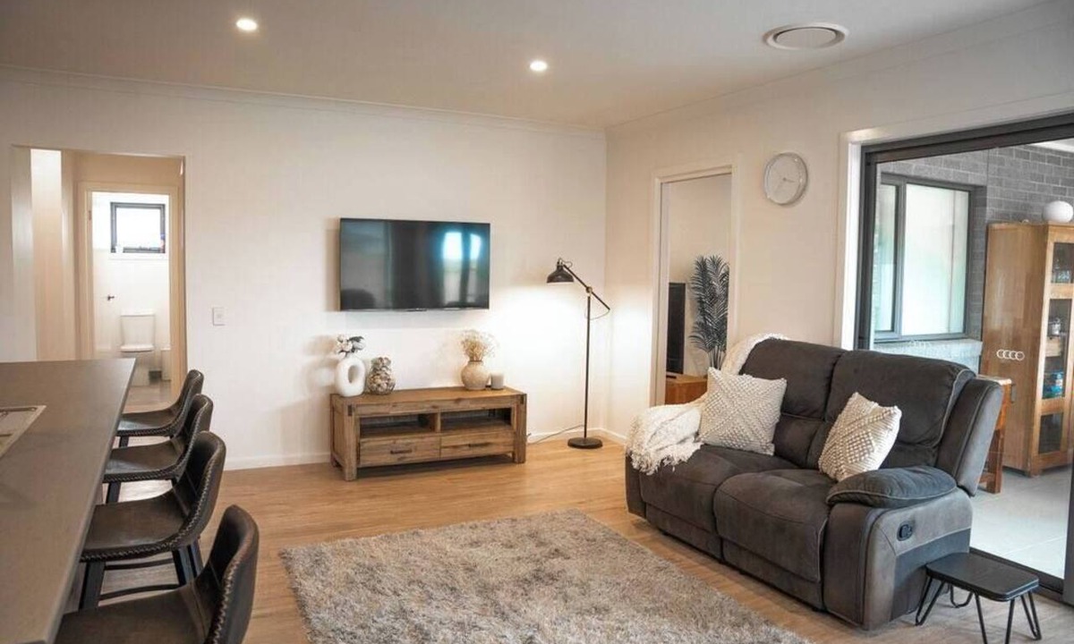 Peterborough House | Sandy Feet Retreat Su
