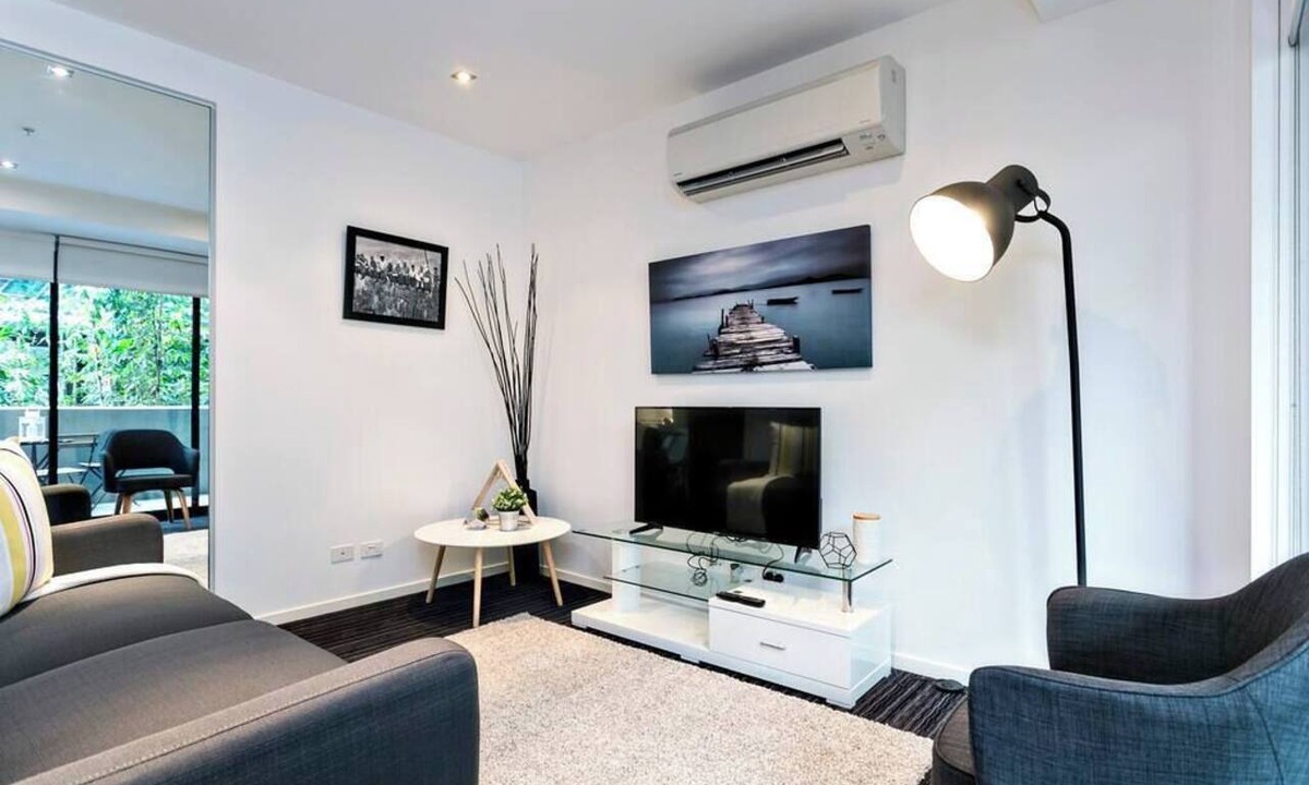 St Kilda Apartment | Sawyer - Quiet Bamboo retreat *Wi-Fi Parking