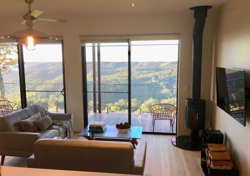 Booroobin Villa | Scandinavian Cabin - Maleny - One Bedroom