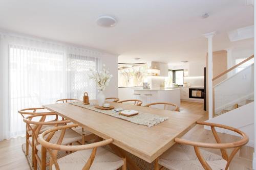 Scarborough House | Scarborough Family Beachside Retreat - Walk to beach