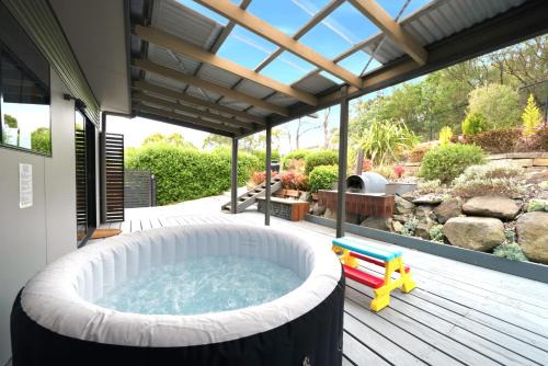 Risdon House | Scenic Risdon Retreat Near Hobart CBD & Deck Views Family Friendly Stay