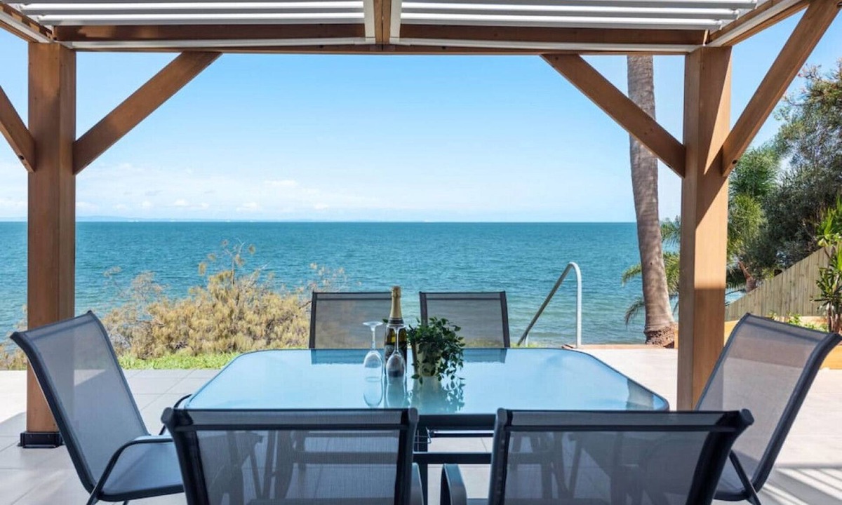 Redcliffe Apartment | * Sea Breeze * Two Bedroom Apartment