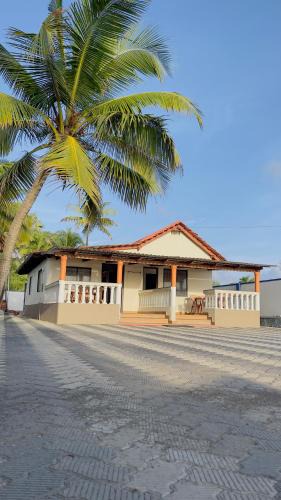 Malpe Ski Chalet | Sea shells on the seashore