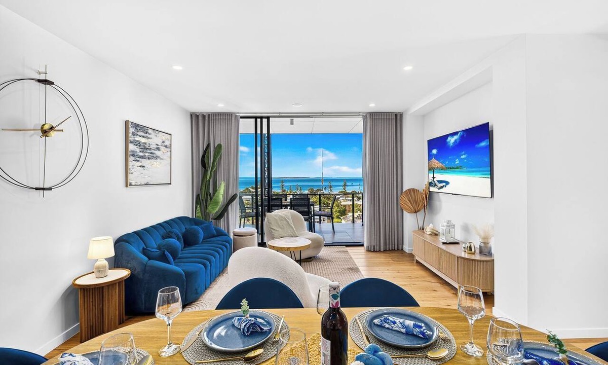 Wynnum Apartment | Sea-View 3BR, Rooftop Pool, Secure Parking & Study