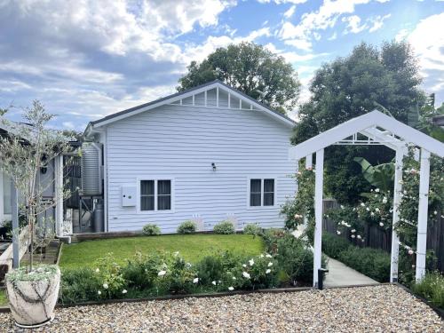 Coffs Harbour House | Seabirds Cottage