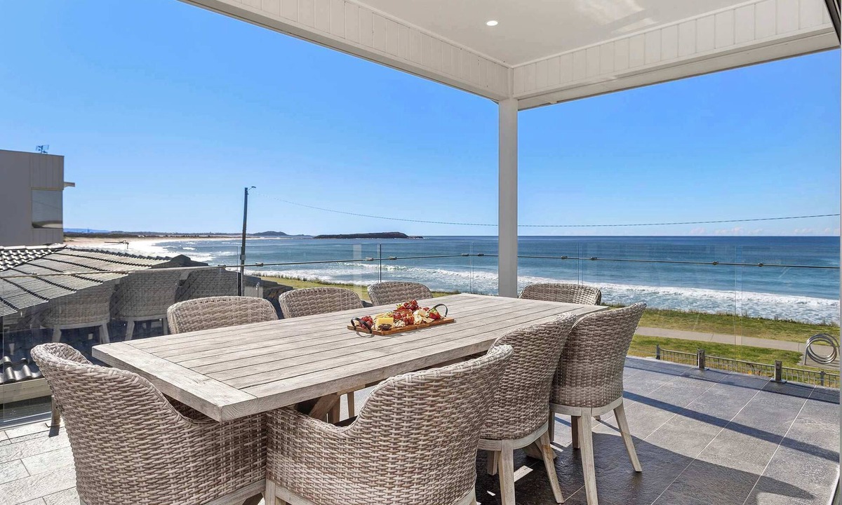 Warilla Apartment | Seabreeze on the Beach "Aura"