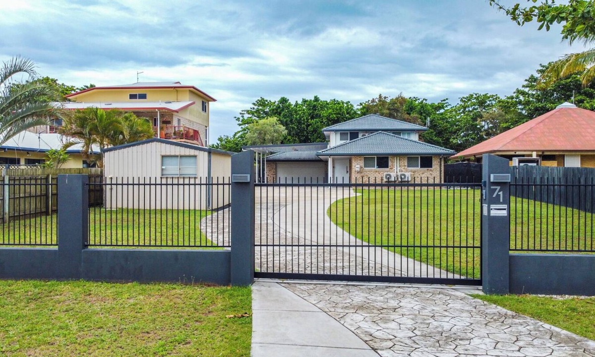 Yeppoon House | SeaBreeze On Todd - Beachfront Property With Pool