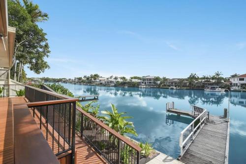 Noosaville House | Seahorse Family & Pooch Friendly Waterfront Home