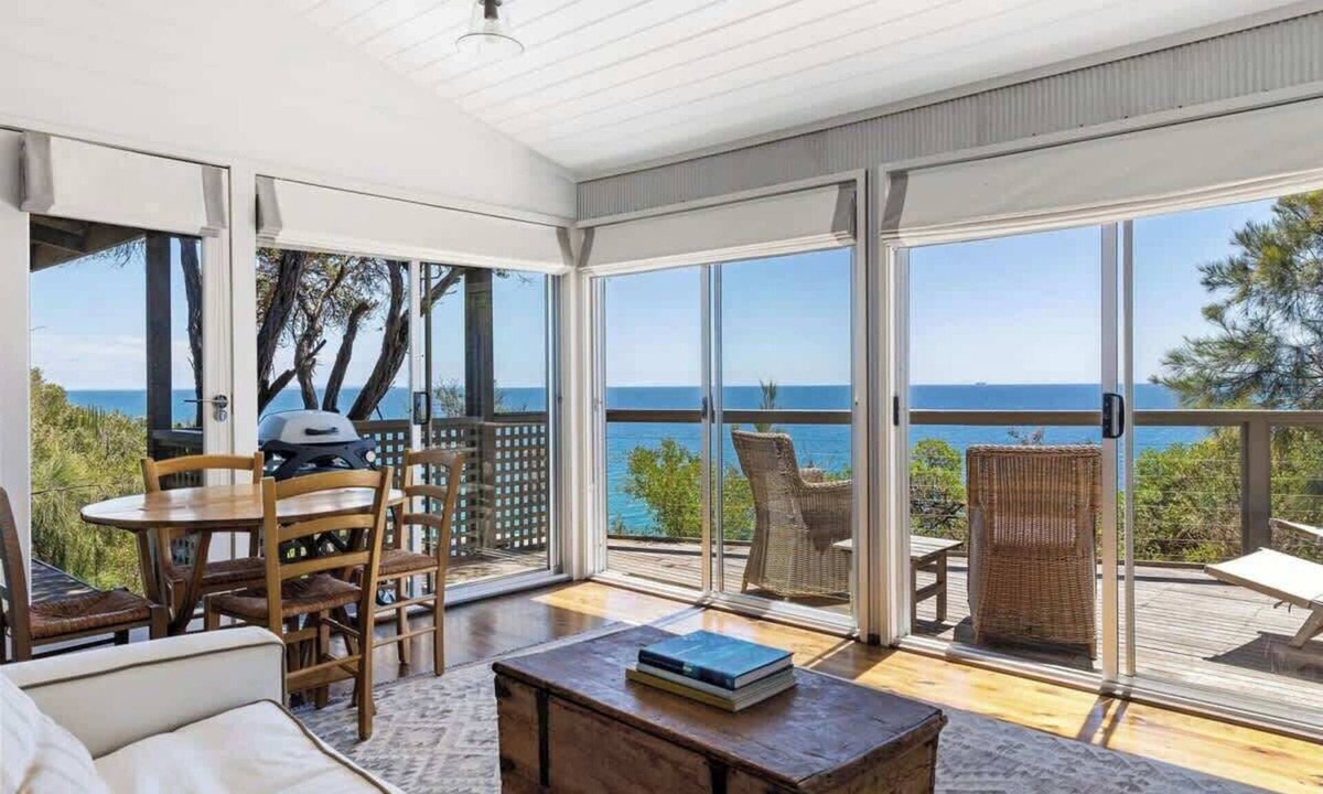 Mornington Apartment | Seahouse Studio - Private Beach Access, Pets