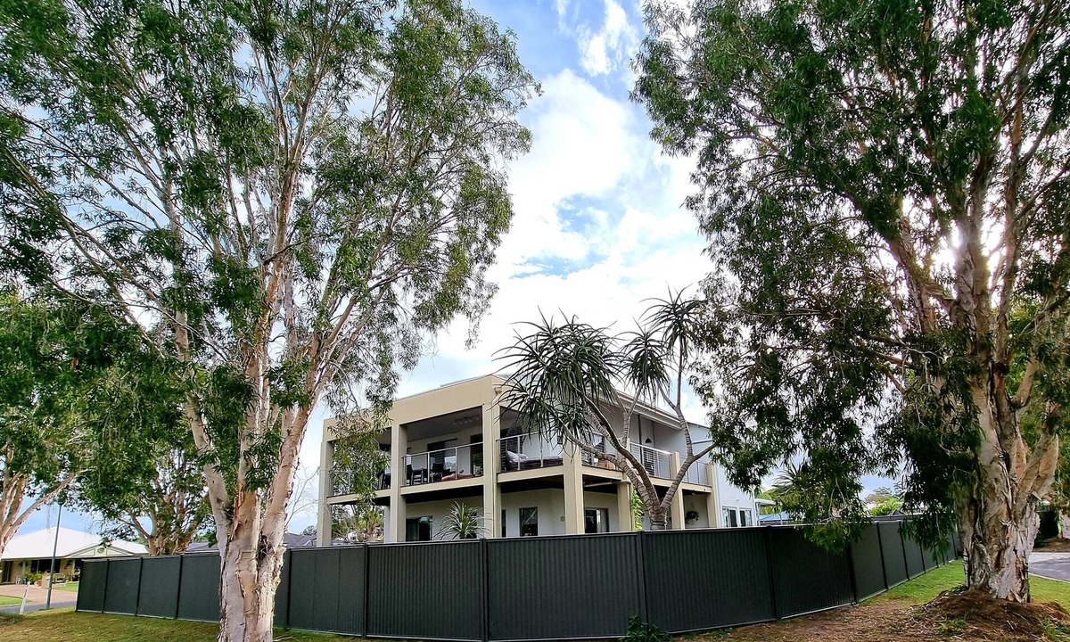 Burrum Heads House | Seaside 3BR /2BA Kayaks, Relaxed Beach Retreat | Dog-Friendly | Walk to Beach