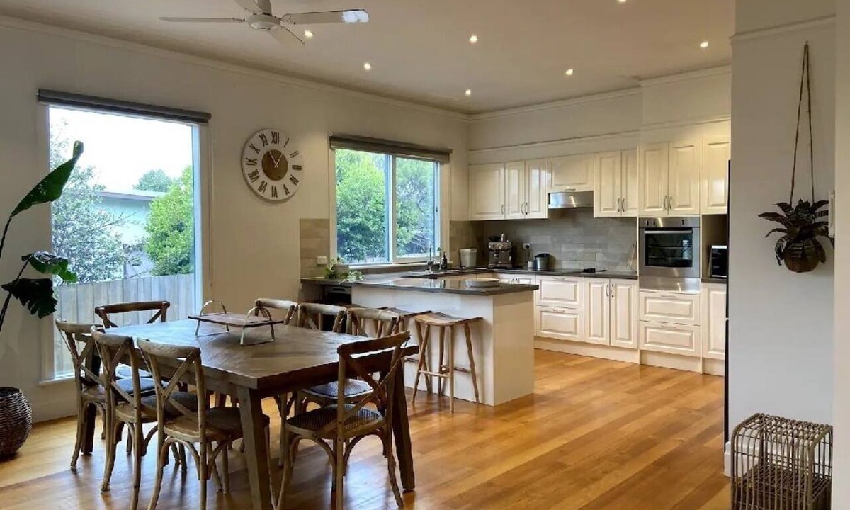 Dromana House | Seaside Escape.1 block from Dromana beach & shops
