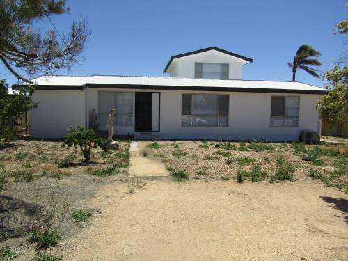 Tiddy Widdy Beach House | Seaview Retreat