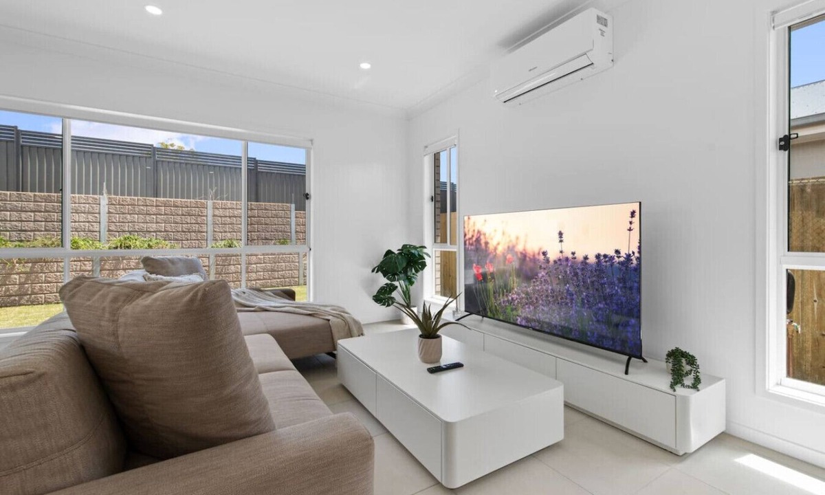 Victoria Point House | Secluded 4-Bed Retreat Mins to Beaches & Wineries