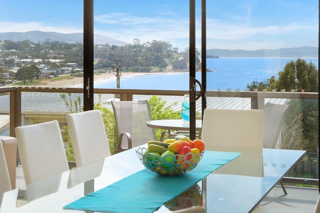Blackmans Bay Apartment | Self Contained Beach View Apartment