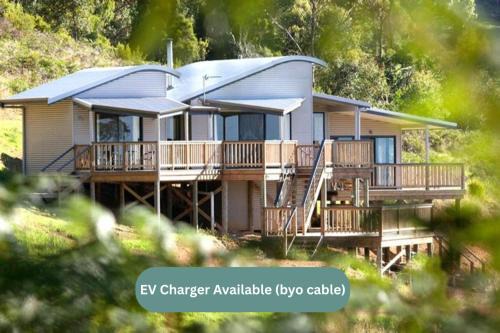 Shadforth House | Serendeva: Stunning views, private & EV charger