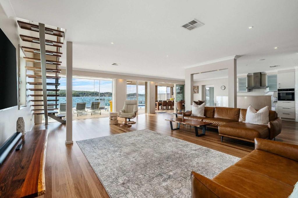 Point Clare House | Serene By Coast Hosting