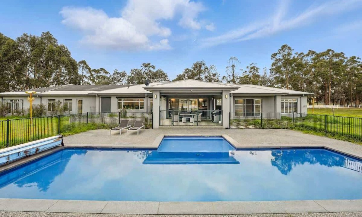 Hastings House | Serene Coastal Retreat in Hastings | 4BR + Pool