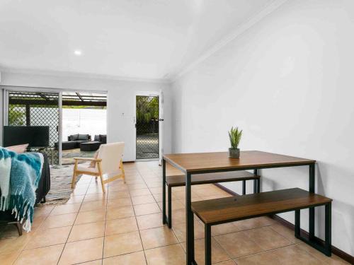 Bicton Apartment | Serene Stay 2BR, Sleeps 4, River & Beach Close