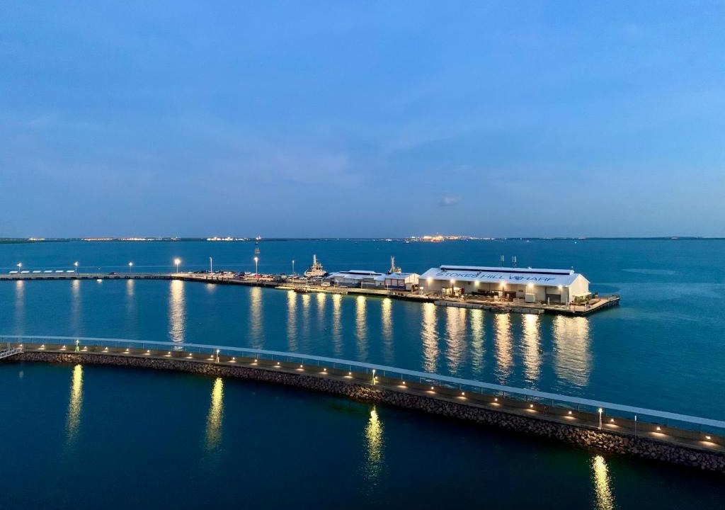 Darwin City Centre Apartment | Serenity Short Stays - Deja Blue - at Darwin Waterfront