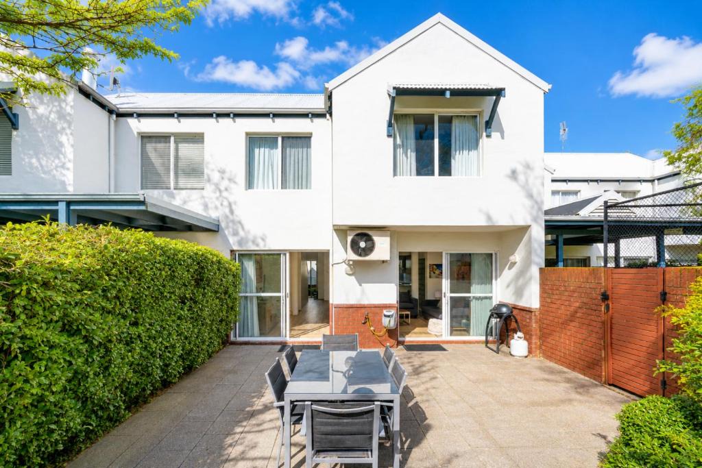 Broadwater House | Serve Up Spring at Abbys Beach Villa