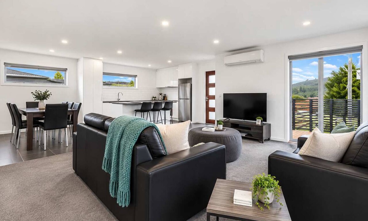 Warrane House | Shackleton’s Villa | Garage | 10min CBD & Airport