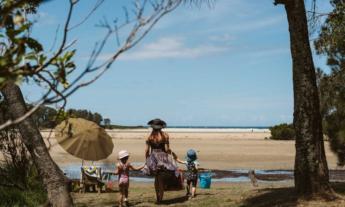 Narrawallee House | Shady Acres - Waterfront Escape