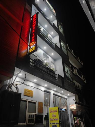 Gomti Nagar Hotel | SHARVIL Inn