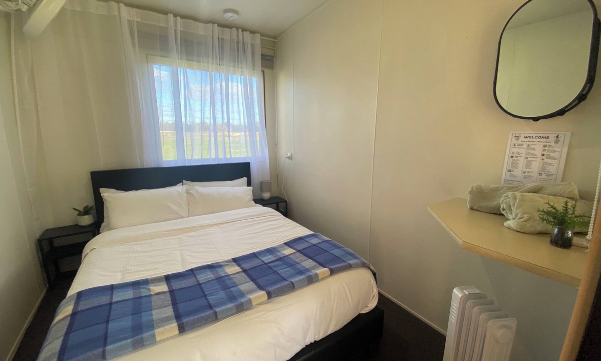 Wilga Apartment | Shearer's Shacks with shared bathroom, free wifi