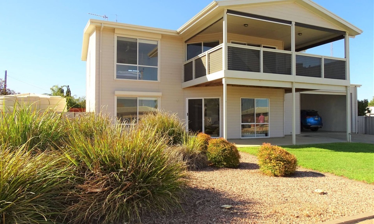 Moonta Bay Hotel | Shell Seeker, Moonta Bay