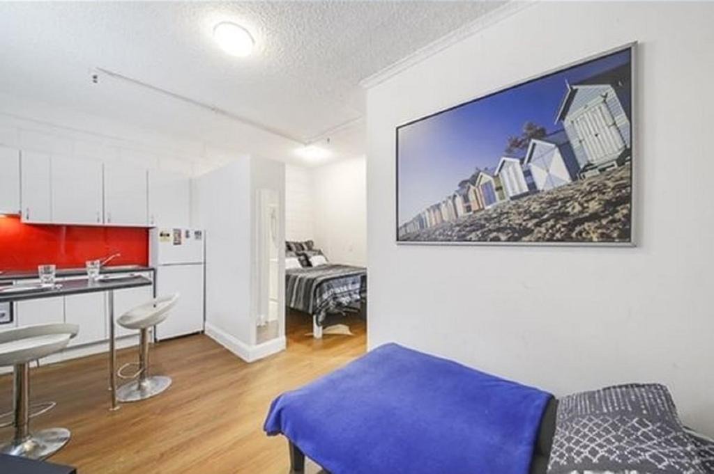 Melbourne Central Business District Apartment | ShelleyStayz Flinders St