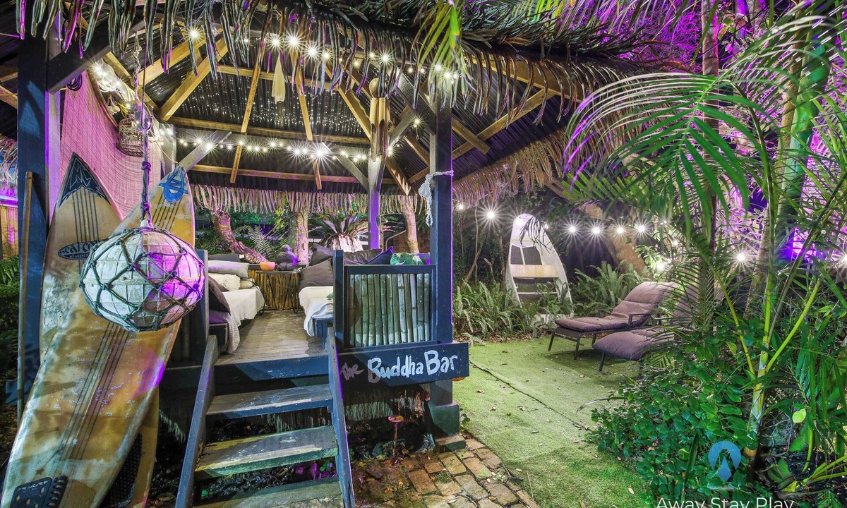 Sawtell House | Shellies Twin Beach Houses – Two Homes with 5BRs Total & Private Beach Access