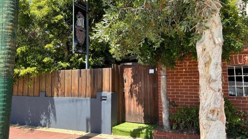 Perth Hostel | Shiralee Hostel -note - Valid passport required to check in