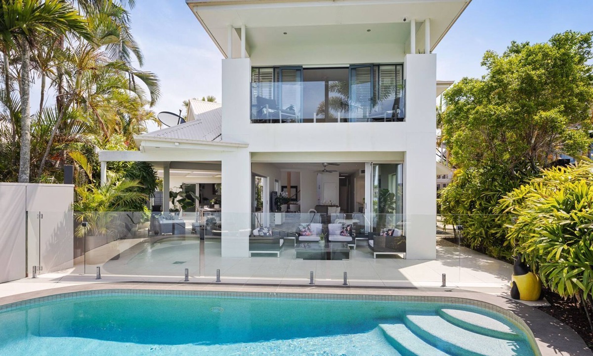 Noosaville House | Shorehaven Drive Noosa Waters