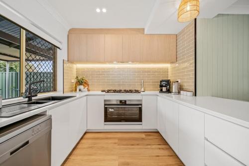 Morley House | Short Stay Sanctuary - Close to airport