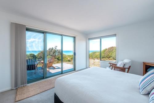 Bicheno House | Silver Moon at Half Moon