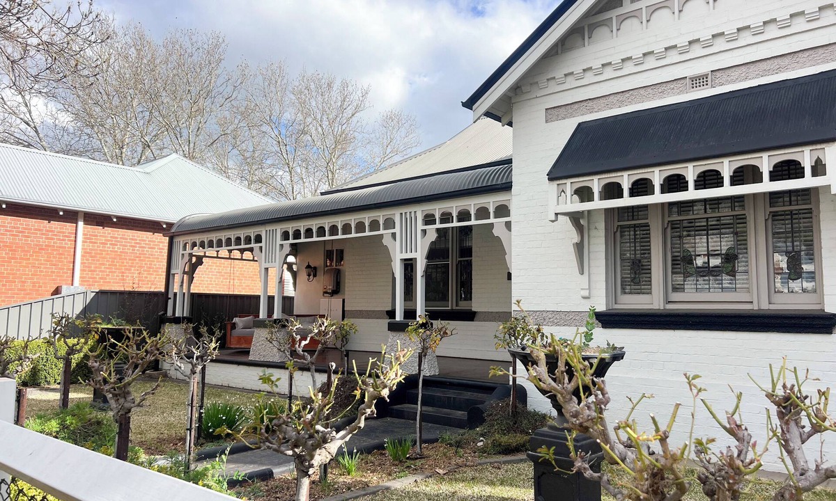 Wagga Wagga House | Simon's Simmon's Stay - Wagga CBD