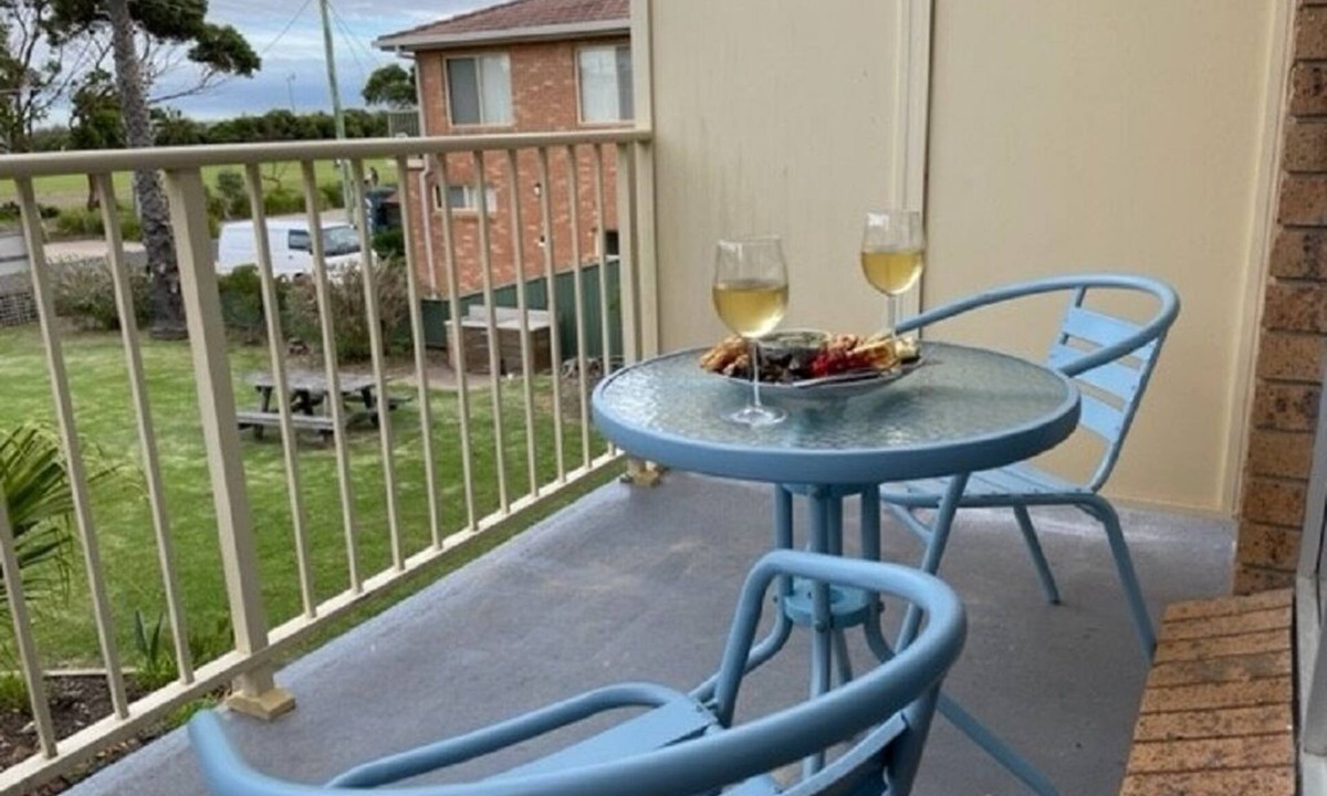 Merimbula Apartment | Simple, clean and tidy beach unit opposite the beach