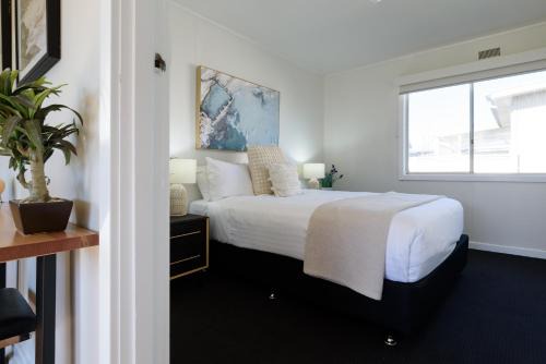 Low Head House | Simple & Comfortable Coastal Retreat