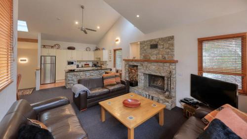 Thredbo Ski Chalet | Ski In Ski Out 17